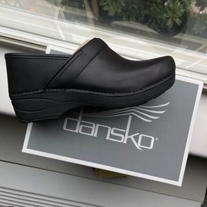 NWT Dansko XP 2.0 Black Waterproof Pull Up Clog